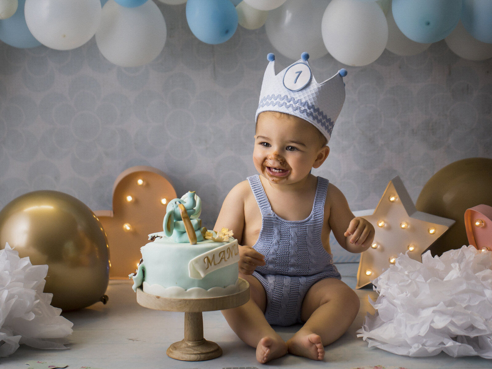 Fotógrafos Valladolid | Fotógrafos de Boda | Newborn | Fotografía Infantil | Comuniones | Fotomatón | Mascotas - fotos-con-la-tarta.jpg