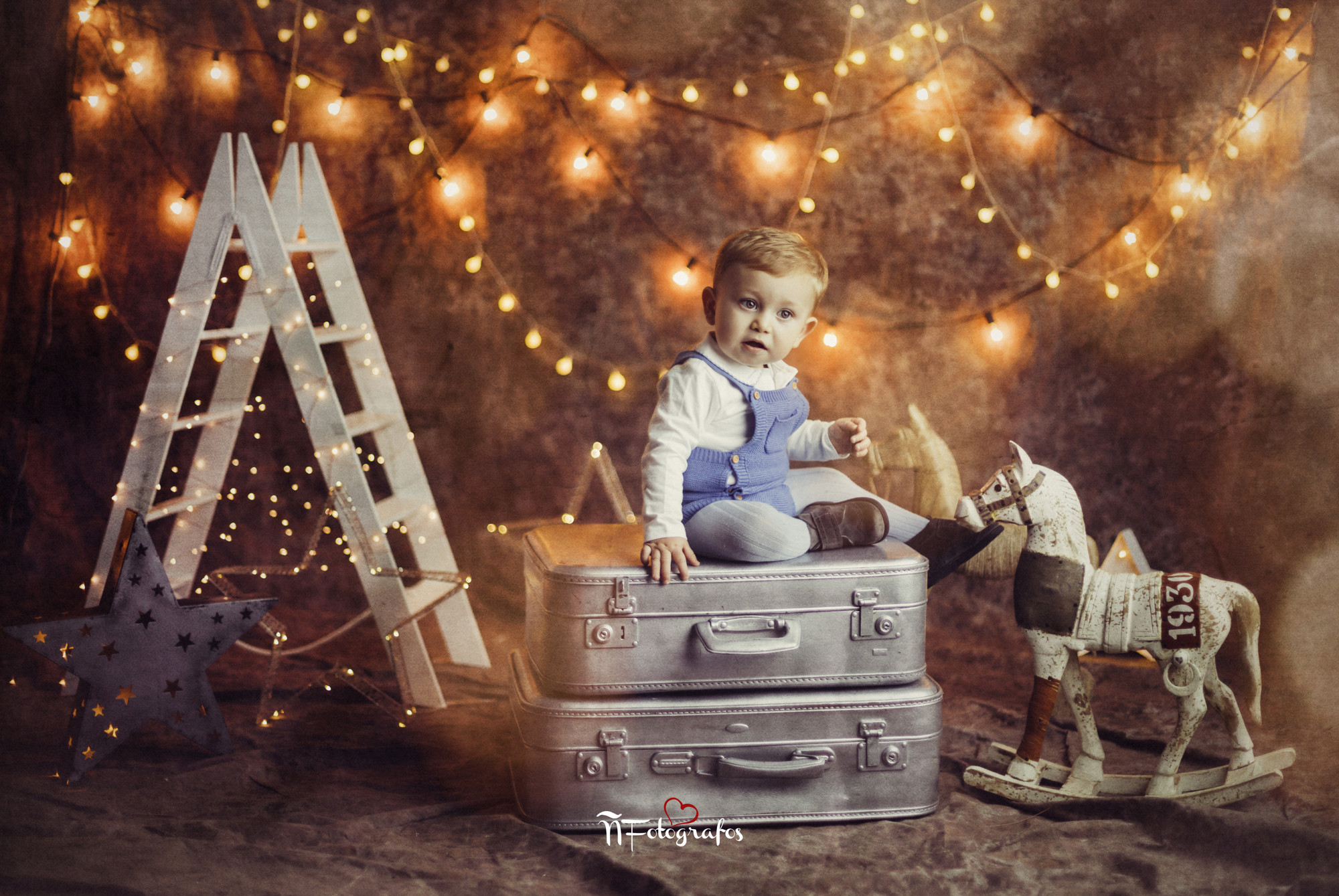 Sesión de Navidad ÑFotógrafos Fotógrafos Valladolid | Fotógrafos de Boda | Newborn | Fotografía Infantil | Comuniones | Fotomatón | Mascotas - sesion-de-navidad-3.jpg