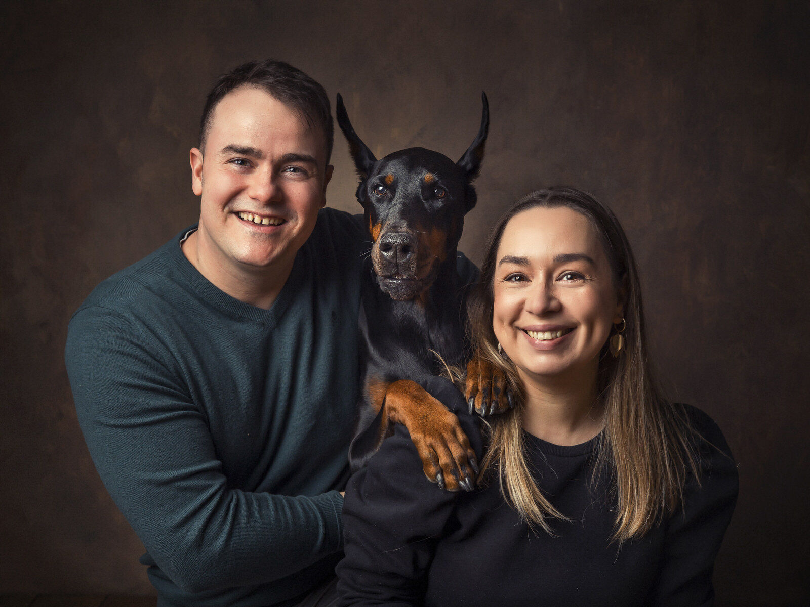 doberman en valladolid Fotógrafos Valladolid | Fotógrafos de Boda | Newborn | Fotografía Infantil | Comuniones | Fotomatón | Mascotas - fotos-de-familia-en-valladolid.jpg